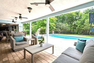 BEAUTIFUL LARGE SIX BEDROOM POOL HOME WITH PRIVACY FROM THE - photo 5