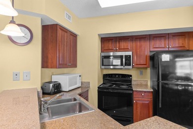 This beautifully furnished three bedroom Penthouse level unit at - photo 6