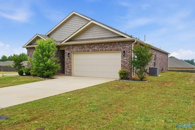 Welcome to a very sought after neighborhood featuring a - photo 2
