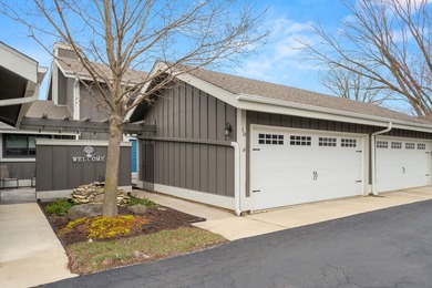 Relaxed Living Starts Here! Easy living awaits in this - photo 2