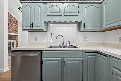 Three-bedroom, two-bathroom, single-story ranch home with a - photo 10