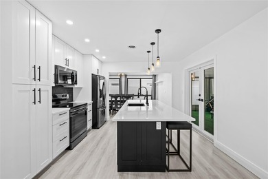 Beautifully updated 2BR/2BA corner home with a brand-new roof - photo 5