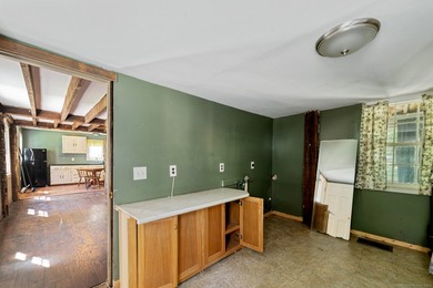 SIGNIFICANT PRICE REDUCTION! The entire western border of this - photo 18