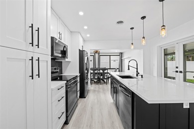 Beautifully updated 2BR/2BA corner home with a brand-new roof - photo 8