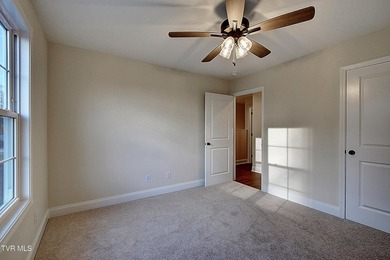Beautiful family-friendly 4 bedroom, 3 bath home featuring two - photo 31