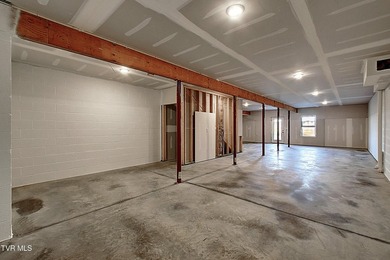 Beautiful family-friendly 4 bedroom, 3 bath home featuring two - photo 33