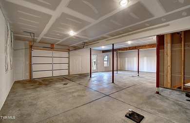 Beautiful family-friendly 4 bedroom, 3 bath home featuring two - photo 34