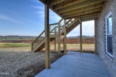 Beautiful family-friendly 4 bedroom, 3 bath home featuring two - photo 39