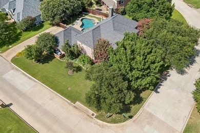 This sprawling 5-bedroom, 3.5-bathroom family estate offers - photo 2