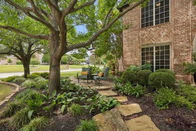 This sprawling 5-bedroom, 3.5-bathroom family estate offers - photo 5