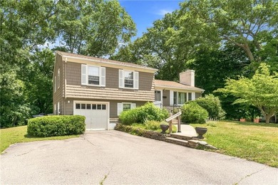 Opportunity knocks! Quintessential split home set in an ideal - photo 2