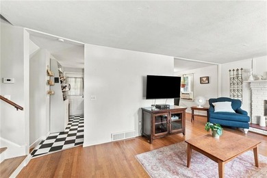 Opportunity knocks! Quintessential split home set in an ideal - photo 6