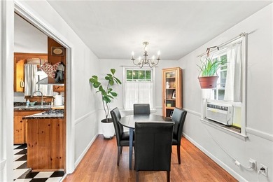 Opportunity knocks! Quintessential split home set in an ideal - photo 7