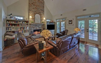 Experience lake living at its best in this beautifully crafted 4 - photo 4