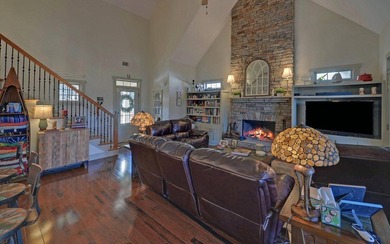 Experience lake living at its best in this beautifully crafted 4 - photo 5