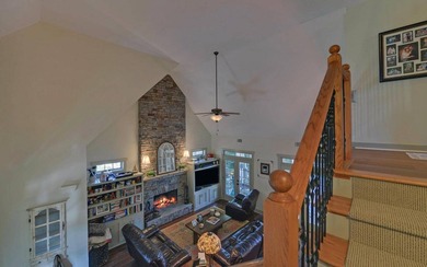 Experience lake living at its best in this beautifully crafted 4 - photo 8