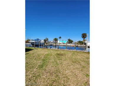 ESCAPE TO PARADISE in St. James City, Pine Island, Florida! This - photo 1