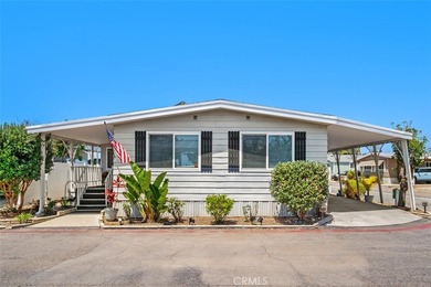 Welcome to this cozy beach oasis, perfectly situated just - photo 1