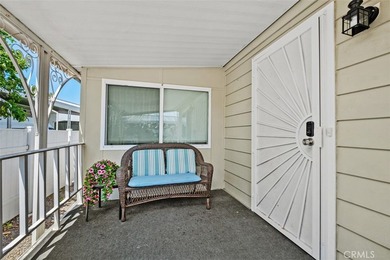 Welcome to this cozy beach oasis, perfectly situated just - photo 2