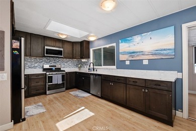 Welcome to this cozy beach oasis, perfectly situated just - photo 10