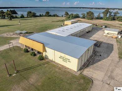 Large Warehouse located North of Delhi Louisiana located on - photo 2