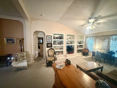 Welcome to this beautifully maintained home in the Arrowhead - photo 3