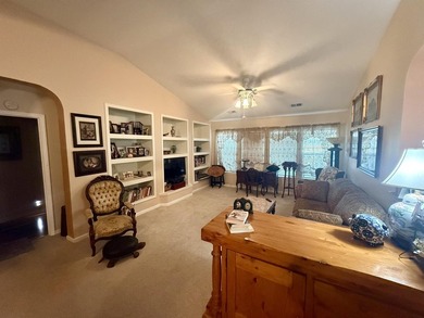 Welcome to this beautifully maintained home in the Arrowhead - photo 4