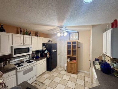 Welcome to this beautifully maintained home in the Arrowhead - photo 5
