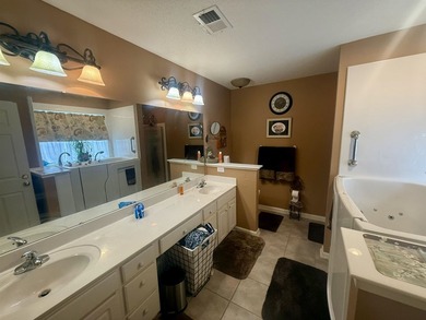 Welcome to this beautifully maintained home in the Arrowhead - photo 7