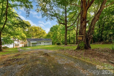 Beautiful waterfront retreat on Lake Wateree! Nestled in a quiet - photo 27
