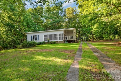 Beautiful waterfront retreat on Lake Wateree! Nestled in a quiet - photo 33