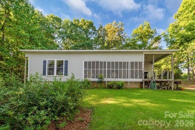 Beautiful waterfront retreat on Lake Wateree! Nestled in a quiet - photo 34