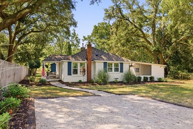 Welcome to 2811 Koger Lane, a charming cottage on a private - photo 5