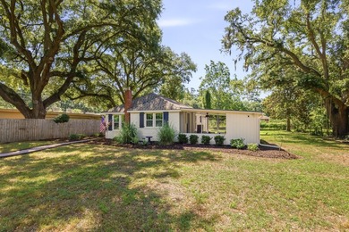 Welcome to 2811 Koger Lane, a charming cottage on a private - photo 6
