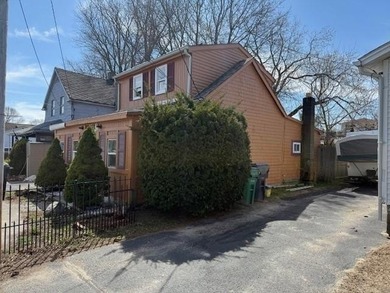 Oakland Beach offers unlimited potential with this 3 bed 1 bath - photo 2