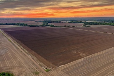 Located just 3 miles from Bradford, this highly productive 368 - photo 1
