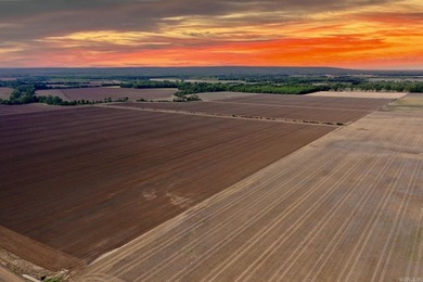 Located just 3 miles from Bradford, this highly productive 368 - photo 2