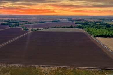Located just 3 miles from Bradford, this highly productive 368 - photo 6