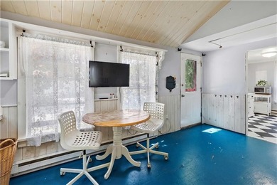 Located in Bristol's desirable Bayside Shore neighborhood, 30 - photo 5