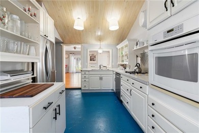 Located in Bristol's desirable Bayside Shore neighborhood, 30 - photo 7