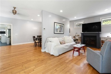 Located in Bristol's desirable Bayside Shore neighborhood, 30 - photo 9