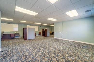 Outstanding commercial opportunity in downtown Franklin, NC!