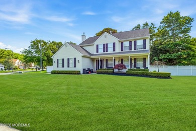 Welcome to this spacious and beautifully maintained 4-bedroom, 2 - photo 2