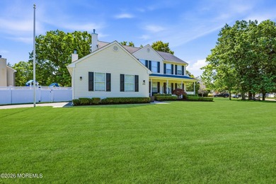 Welcome to this spacious and beautifully maintained 4-bedroom, 2 - photo 3