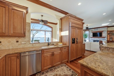 Custom-built with exceptional craftsmanship and finishes - photo 14