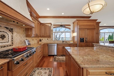 Custom-built with exceptional craftsmanship and finishes - photo 15