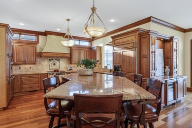 Custom-built with exceptional craftsmanship and finishes - photo 16