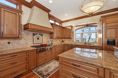 Custom-built with exceptional craftsmanship and finishes - photo 18
