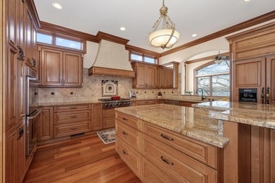 Custom-built with exceptional craftsmanship and finishes - photo 19