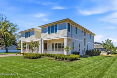 Presenting an extraordinary Hamptons-style luxury estate - photo 2